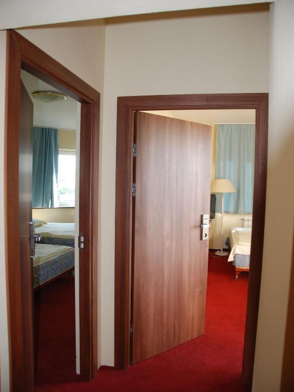 Rezydencja Parkowa Hotel Varşovia Exterior foto